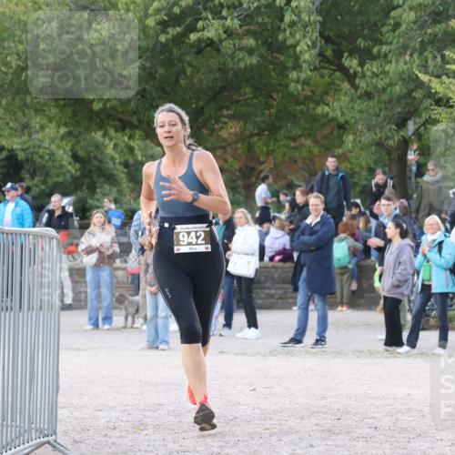 14.09.2025 - Stadtparktriathlon Strokosch-Dieckow http://msf.ph/oto/8888463 14.09.2025 12:24:46 Ziel 942, 967 meine-sportfotos.de
