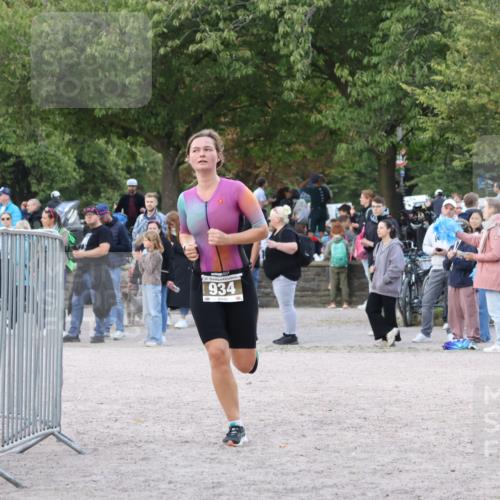 14.09.2025 - Stadtparktriathlon Strokosch-Dieckow http://msf.ph/oto/8888490 14.09.2025 12:26:10 Ziel 934, 935 meine-sportfotos.de