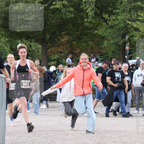 14.09.2025 - Stadtparktriathlon Strokosch-Dieckow http://msf.ph/oto/8888532 14.09.2025 12:27:05 Ziel 981, 996 meine-sportfotos.de