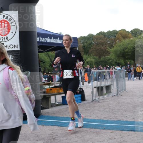 14.09.2025 - Stadtparktriathlon Strokosch-Dieckow http://msf.ph/oto/8888549 14.09.2025 12:27:11 Ziel 981, 996 meine-sportfotos.de