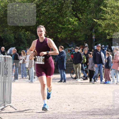 14.09.2025 - Stadtparktriathlon Strokosch-Dieckow http://msf.ph/oto/8888564 14.09.2025 12:27:44 Ziel 932, 975 meine-sportfotos.de