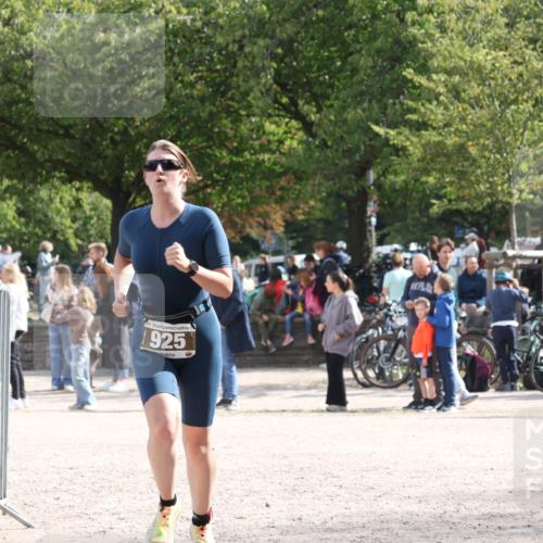 14.09.2025 - Stadtparktriathlon Strokosch-Dieckow http://msf.ph/oto/8888662 14.09.2025 12:29:58 Ziel 925, 926 meine-sportfotos.de