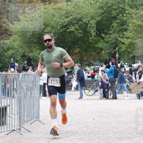 14.09.2025 - Stadtparktriathlon Strokosch-Dieckow http://msf.ph/oto/8888796 14.09.2025 12:32:51 Ziel 1077, 1082 meine-sportfotos.de