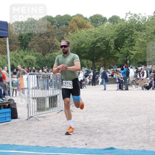 14.09.2025 - Stadtparktriathlon Strokosch-Dieckow http://msf.ph/oto/8888798 14.09.2025 12:32:52 Ziel 1077, 1082 meine-sportfotos.de