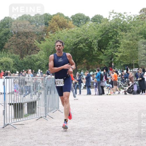 14.09.2025 - Stadtparktriathlon Strokosch-Dieckow http://msf.ph/oto/8888822 14.09.2025 12:33:38 Ziel 978, 1035 meine-sportfotos.de
