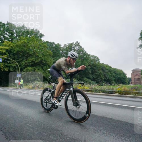 14.09.2025 - Stadtparktriathlon Michael Burmester http://msf.ph/oto/8888857 14.09.2025 08:55:14 Radfahren 344, 365, 368, 374 meine-sportfotos.de