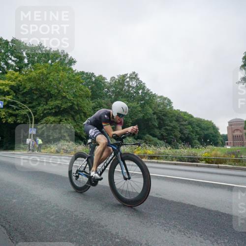 14.09.2025 - Stadtparktriathlon Michael Burmester http://msf.ph/oto/8888867 14.09.2025 08:55:59 Radfahren 301, 304, 324, 340, 371, 373, 376 meine-sportfotos.de