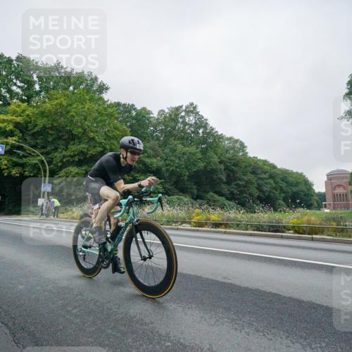 14.09.2025 - Stadtparktriathlon Michael Burmester http://msf.ph/oto/8888870 14.09.2025 08:56:02 Radfahren 301, 304, 340, 361, 371, 373 meine-sportfotos.de