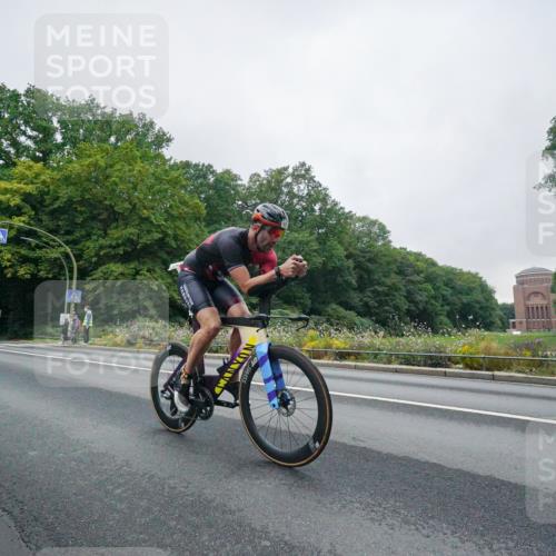 14.09.2025 - Stadtparktriathlon Michael Burmester http://msf.ph/oto/8888872 14.09.2025 08:56:05 Radfahren 301, 340, 361, 371, 373 meine-sportfotos.de