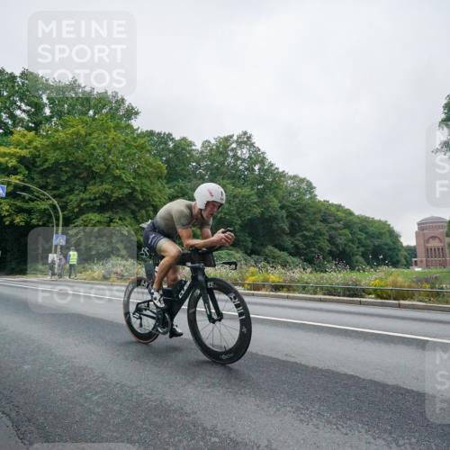 14.09.2025 - Stadtparktriathlon Michael Burmester http://msf.ph/oto/8888874 14.09.2025 08:56:06 Radfahren 301, 340, 358, 361, 371, 373 meine-sportfotos.de