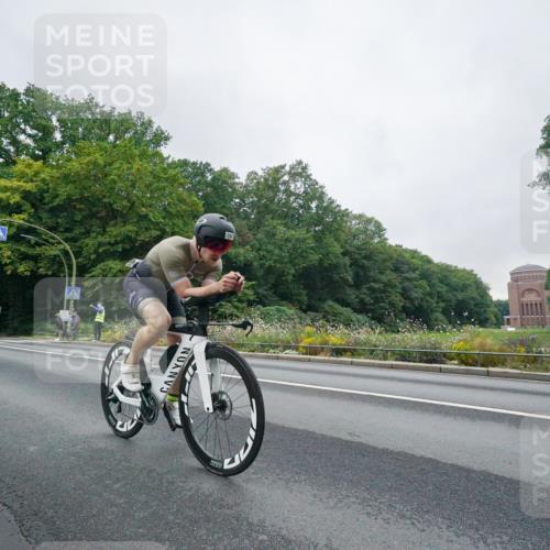 14.09.2025 - Stadtparktriathlon Michael Burmester http://msf.ph/oto/8888882 14.09.2025 08:56:19 Radfahren 318, 322, 339, 342, 350, 358, 363, 370 meine-sportfotos.de