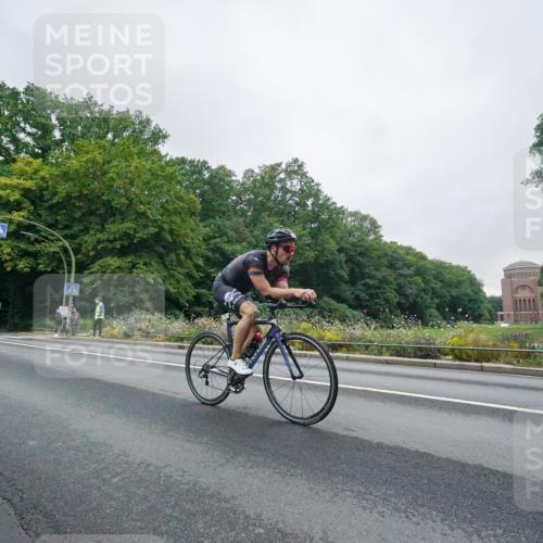 14.09.2025 - Stadtparktriathlon Michael Burmester http://msf.ph/oto/8888888 14.09.2025 08:56:20 Radfahren 318, 322, 339, 342, 350, 358, 363, 370 meine-sportfotos.de