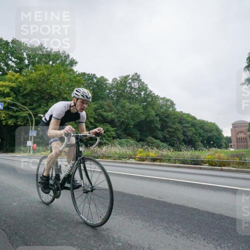 14.09.2025 - Stadtparktriathlon Michael Burmester http://msf.ph/oto/8888915 14.09.2025 08:56:55 Radfahren 337, 341, 352, 354, 362 meine-sportfotos.de