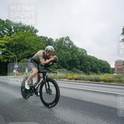 14.09.2025 - Stadtparktriathlon Michael Burmester http://msf.ph/oto/8888918 14.09.2025 08:57:05 Radfahren 325, 328, 337, 349 meine-sportfotos.de