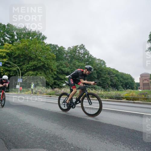14.09.2025 - Stadtparktriathlon Michael Burmester http://msf.ph/oto/8888923 14.09.2025 08:57:11 Radfahren 325, 328, 349, 353 meine-sportfotos.de