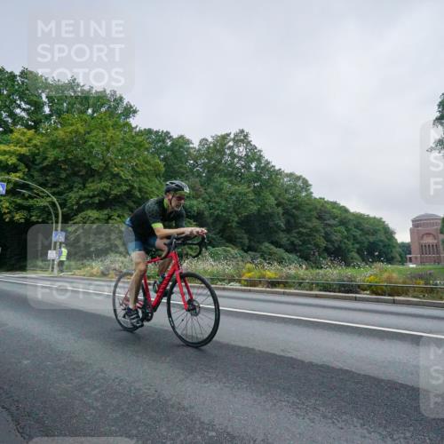 14.09.2025 - Stadtparktriathlon Michael Burmester http://msf.ph/oto/8888975 14.09.2025 08:59:15 Radfahren 346, 356, 359 meine-sportfotos.de
