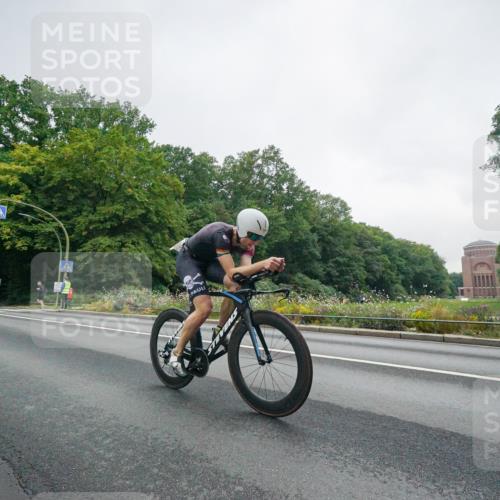14.09.2025 - Stadtparktriathlon Michael Burmester http://msf.ph/oto/8889025 14.09.2025 09:01:51 Radfahren 304, 324, 358 meine-sportfotos.de