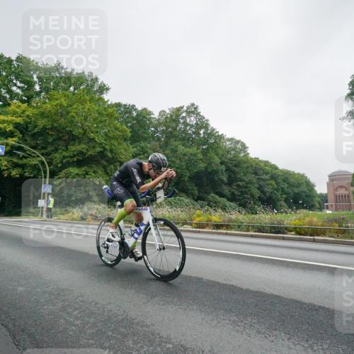 14.09.2025 - Stadtparktriathlon Michael Burmester http://msf.ph/oto/8889029 14.09.2025 09:02:08 Radfahren 301, 365, 373 meine-sportfotos.de
