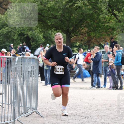 14.09.2025 - Stadtparktriathlon Strokosch-Dieckow http://msf.ph/oto/8889037 14.09.2025 12:37:25 Ziel 944, 1048 meine-sportfotos.de