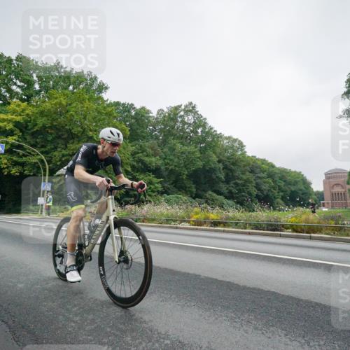 14.09.2025 - Stadtparktriathlon Michael Burmester http://msf.ph/oto/8889041 14.09.2025 09:02:31 Radfahren 318, 326, 339, 340, 342, 363, 370 meine-sportfotos.de