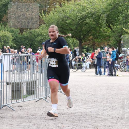 14.09.2025 - Stadtparktriathlon Strokosch-Dieckow http://msf.ph/oto/8889043 14.09.2025 12:37:26 Ziel 944, 1048 meine-sportfotos.de