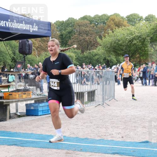 14.09.2025 - Stadtparktriathlon Strokosch-Dieckow http://msf.ph/oto/8889048 14.09.2025 12:37:27 Ziel 944, 1048 meine-sportfotos.de