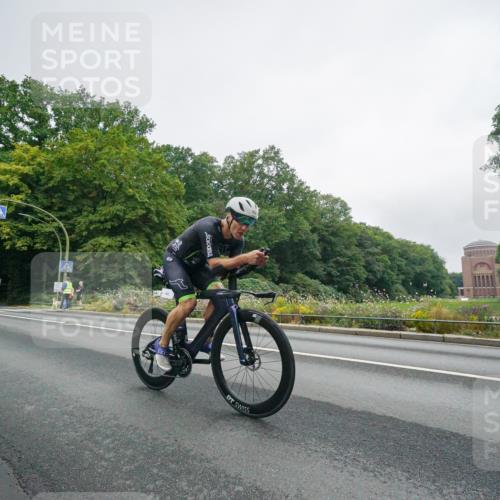 14.09.2025 - Stadtparktriathlon Michael Burmester http://msf.ph/oto/8889064 14.09.2025 09:02:56 Radfahren 302, 341, 352, 362, 451 meine-sportfotos.de