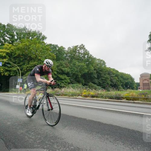 14.09.2025 - Stadtparktriathlon Michael Burmester http://msf.ph/oto/8889159 14.09.2025 09:05:47 Radfahren 317, 327, 330 meine-sportfotos.de