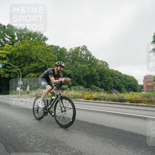 14.09.2025 - Stadtparktriathlon Michael Burmester http://msf.ph/oto/8889189 14.09.2025 09:06:37 Radfahren 334, 386 meine-sportfotos.de