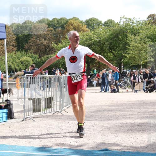 14.09.2025 - Stadtparktriathlon Strokosch-Dieckow http://msf.ph/oto/8889208 14.09.2025 12:39:20 Ziel 1102 meine-sportfotos.de