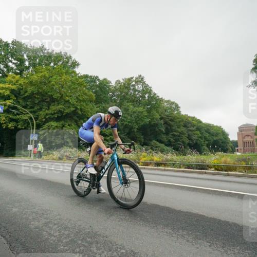 14.09.2025 - Stadtparktriathlon Michael Burmester http://msf.ph/oto/8889223 14.09.2025 09:08:02 Radfahren 389 meine-sportfotos.de