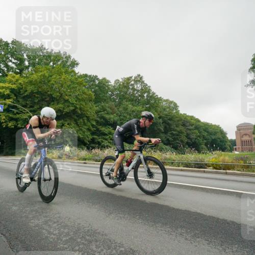 14.09.2025 - Stadtparktriathlon Michael Burmester http://msf.ph/oto/8889227 14.09.2025 09:08:14 Radfahren 333, 366, 377 meine-sportfotos.de
