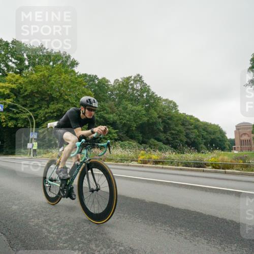 14.09.2025 - Stadtparktriathlon Michael Burmester http://msf.ph/oto/8889236 14.09.2025 09:08:31 Radfahren 301, 326, 345, 363, 370, 371, 373, 381, 383, 393, 400, 430 meine-sportfotos.de