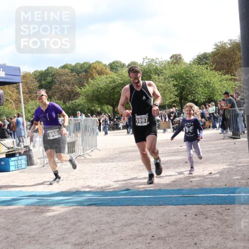 14.09.2025 - Stadtparktriathlon Strokosch-Dieckow http://msf.ph/oto/8889263 14.09.2025 12:39:49 Ziel 939, 948, 960, 1097 meine-sportfotos.de