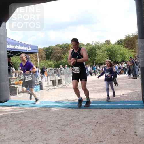 14.09.2025 - Stadtparktriathlon Strokosch-Dieckow http://msf.ph/oto/8889266 14.09.2025 12:39:49 Ziel 939, 948, 960, 1097 meine-sportfotos.de