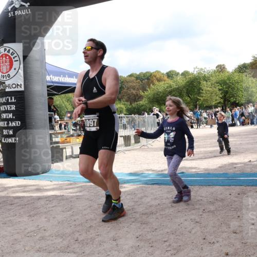 14.09.2025 - Stadtparktriathlon Strokosch-Dieckow http://msf.ph/oto/8889271 14.09.2025 12:39:50 Ziel 939, 948, 960, 1097 meine-sportfotos.de