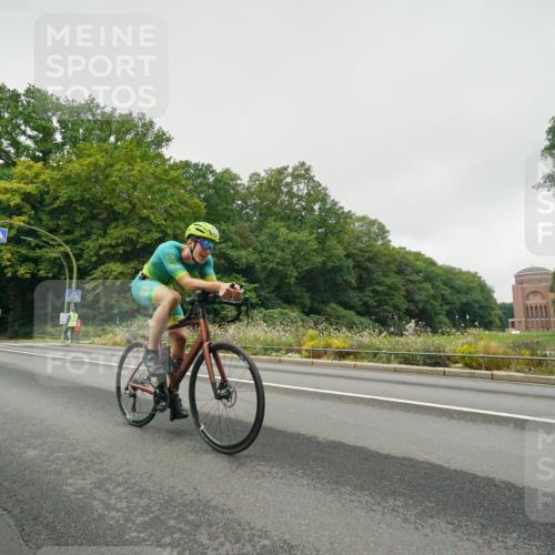 14.09.2025 - Stadtparktriathlon Michael Burmester http://msf.ph/oto/8889274 14.09.2025 09:09:02 Radfahren 323, 352, 353, 362, 375, 434 meine-sportfotos.de
