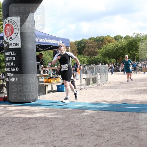 14.09.2025 - Stadtparktriathlon Strokosch-Dieckow http://msf.ph/oto/8889283 14.09.2025 12:39:53 Ziel 936, 939, 948, 960, 1097 meine-sportfotos.de