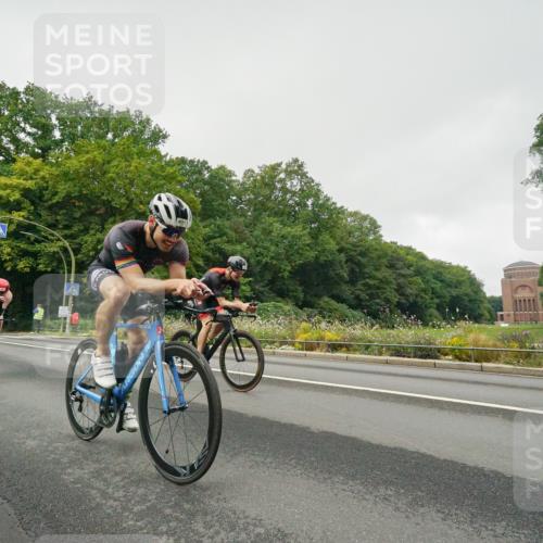 14.09.2025 - Stadtparktriathlon Michael Burmester http://msf.ph/oto/8889290 14.09.2025 09:09:26 Radfahren 337, 349, 354, 361, 376, 379, 398, 451 meine-sportfotos.de