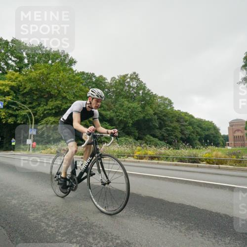14.09.2025 - Stadtparktriathlon Michael Burmester http://msf.ph/oto/8889300 14.09.2025 09:09:31 Radfahren 337, 349, 354, 361, 376, 398, 399, 451 meine-sportfotos.de