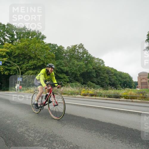 14.09.2025 - Stadtparktriathlon Michael Burmester http://msf.ph/oto/8889329 14.09.2025 09:10:33 Radfahren 303, 325, 372, 395, 420 meine-sportfotos.de