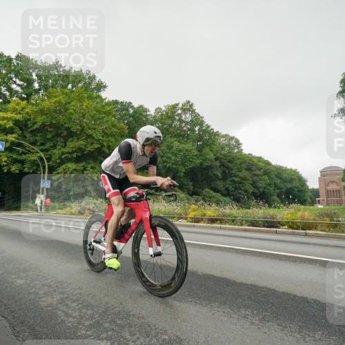 14.09.2025 - Stadtparktriathlon Michael Burmester http://msf.ph/oto/8889331 14.09.2025 09:10:35 Radfahren 303, 325, 367, 369, 372, 395, 420 meine-sportfotos.de