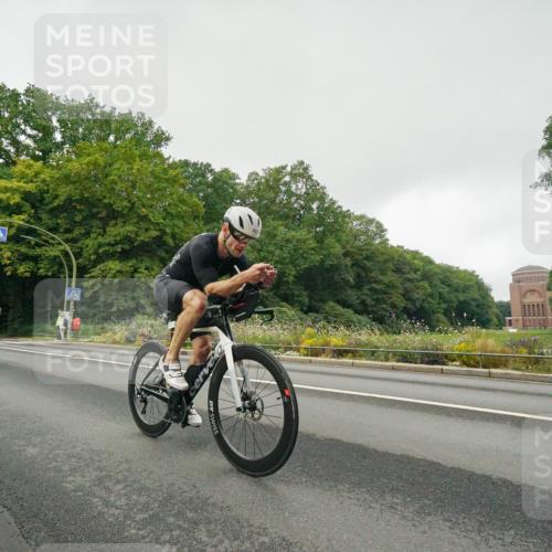 14.09.2025 - Stadtparktriathlon Michael Burmester http://msf.ph/oto/8889333 14.09.2025 09:10:37 Radfahren 303, 319, 325, 367, 369, 372, 395, 420 meine-sportfotos.de
