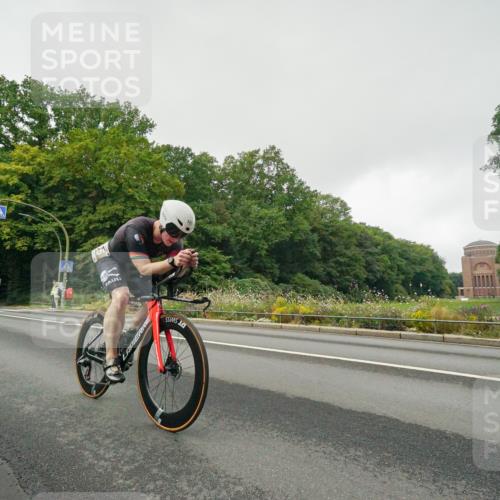 14.09.2025 - Stadtparktriathlon Michael Burmester http://msf.ph/oto/8889336 14.09.2025 09:10:38 Radfahren 303, 319, 325, 367, 369, 372, 395, 420 meine-sportfotos.de