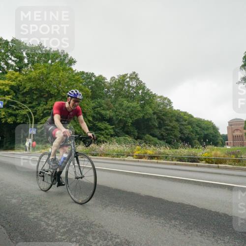 14.09.2025 - Stadtparktriathlon Michael Burmester http://msf.ph/oto/8889340 14.09.2025 09:10:42 Radfahren 303, 319, 322, 325, 367, 369, 395 meine-sportfotos.de