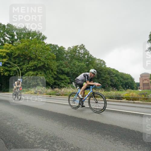 14.09.2025 - Stadtparktriathlon Michael Burmester http://msf.ph/oto/8889341 14.09.2025 09:10:44 Radfahren 319, 322, 367, 369, 382, 395, 421 meine-sportfotos.de