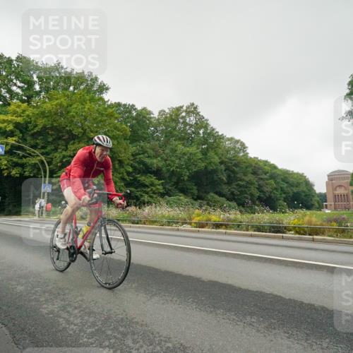 14.09.2025 - Stadtparktriathlon Michael Burmester http://msf.ph/oto/8889357 14.09.2025 09:10:59 Radfahren 302, 351, 355, 360, 415, 435 meine-sportfotos.de