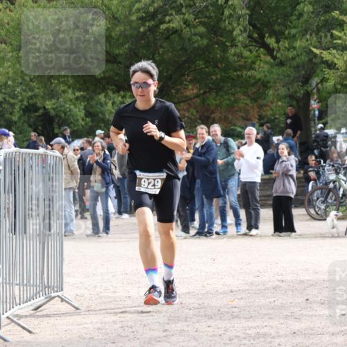 14.09.2025 - Stadtparktriathlon Strokosch-Dieckow http://msf.ph/oto/8889385 14.09.2025 12:40:41 Ziel 929, 1031, 1039 meine-sportfotos.de