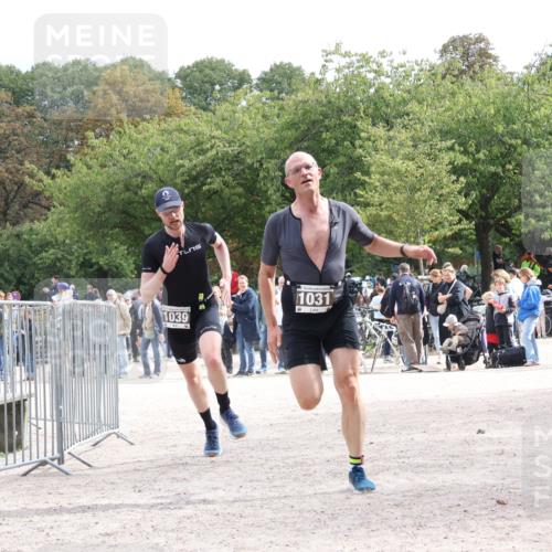 14.09.2025 - Stadtparktriathlon Strokosch-Dieckow http://msf.ph/oto/8889391 14.09.2025 12:40:44 Ziel 929, 1031, 1039 meine-sportfotos.de