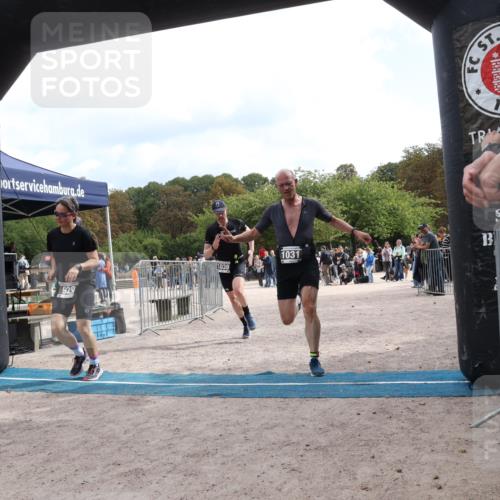 14.09.2025 - Stadtparktriathlon Strokosch-Dieckow http://msf.ph/oto/8889393 14.09.2025 12:40:44 Ziel 929, 1031, 1039 meine-sportfotos.de